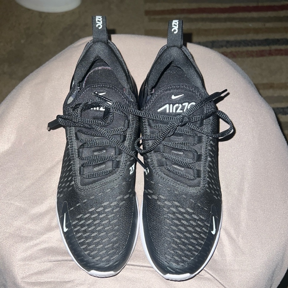 Black-and-white 270s size 8 women